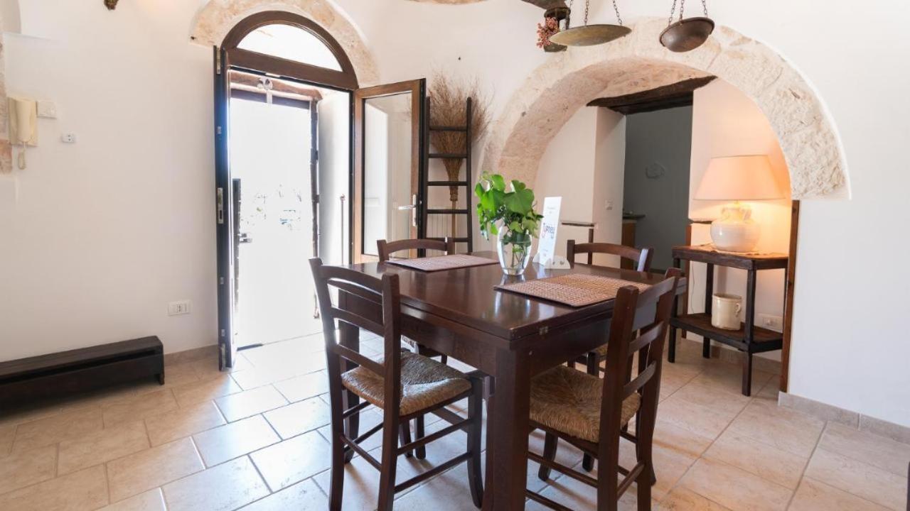 Trulli Domus Petra Villa Alberobello Bagian luar foto